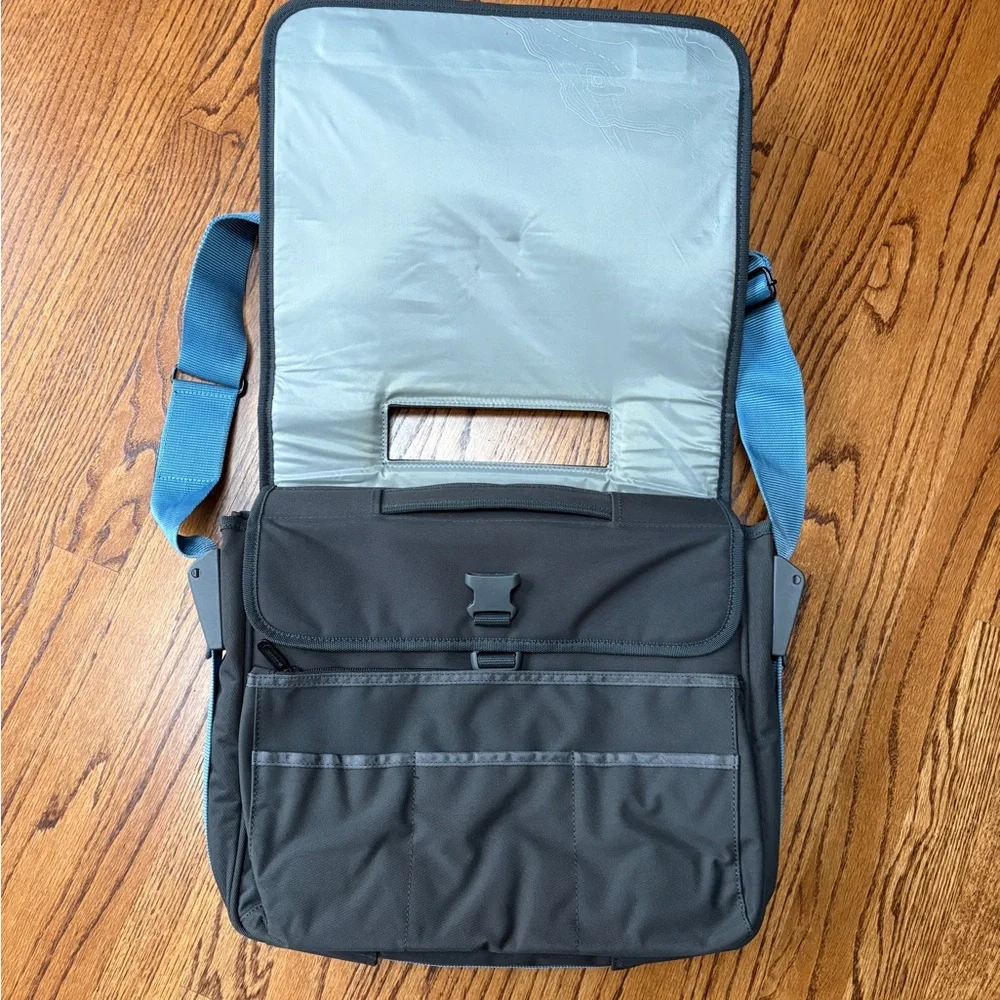 Targus Black and Dark Grey Laptop Bag-NWOT